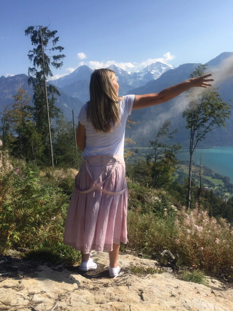 Asche von Verstorbenen verstreuen mit Oase der Ewigkeit und Atelier Magnolia Bestattungen